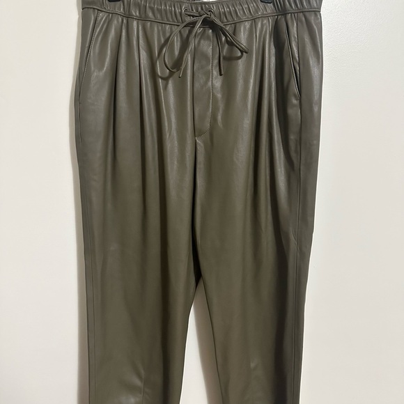 Zara RELAXED FAUX LEATHER THE WEEKEND MID-RISE PANTS Beige Size L - Picture 4 of 7